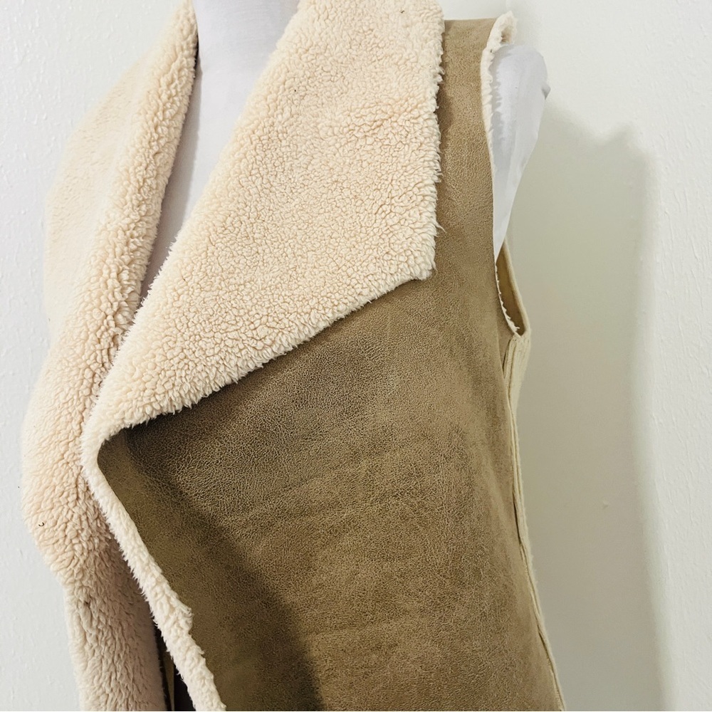 Mesh + Lace Women Size Medium Preppy Chic Shearling Vest in Brown/Cream Western - Picture 2 of 8